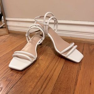 Alfani kitten heels white, size 9